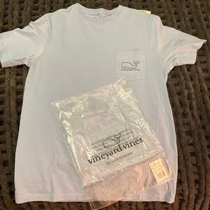 NWT Mens Vineyard Vines tee